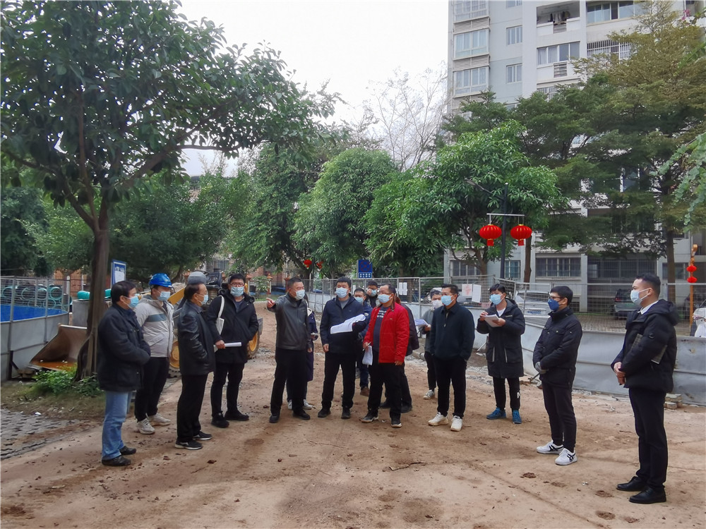 南寧市水環(huán)境綜合治理工作指揮部領導到廣西民族大學相思湖校區(qū)污水管工程現(xiàn)場服務指導工作